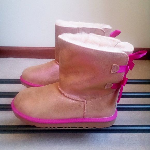 UGG Kids Bailey Water Resistant Shearling Boot NEW - Picture 2 of 7